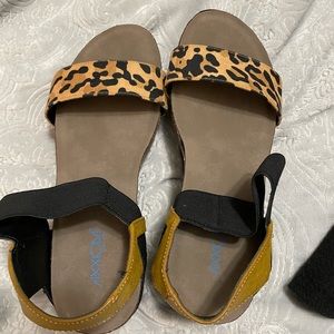 New cheetah print wedges size 8